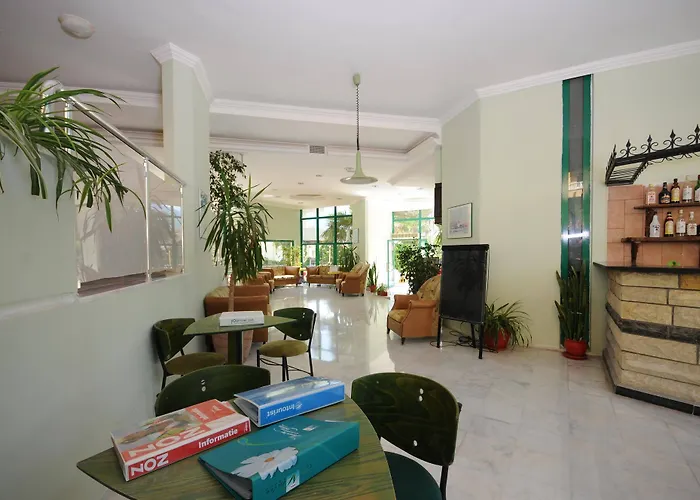 Siesta & Juniper Szálloda İçmeler